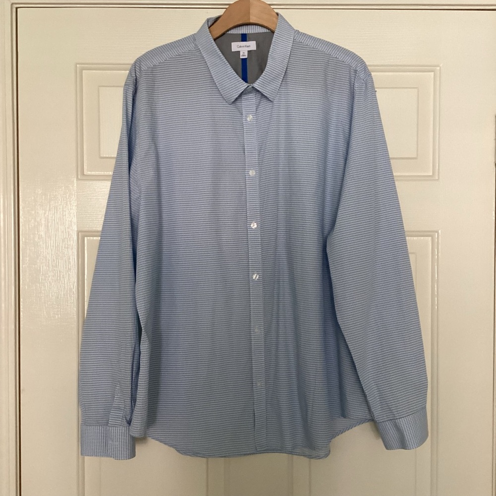 Calvin Klein XXL Men’s Long Sleeve Button Down Blue and White Shirt 100% cotton